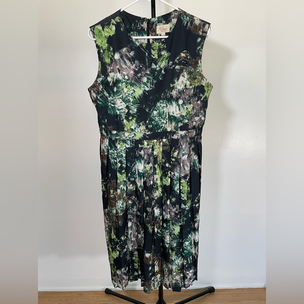 Murtlewood Sleeveless Printed Pleated Dress